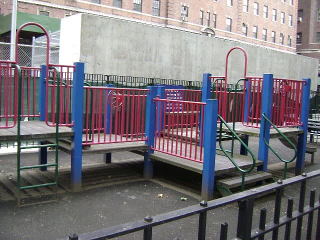 Howard Bennett Playground tennis courts